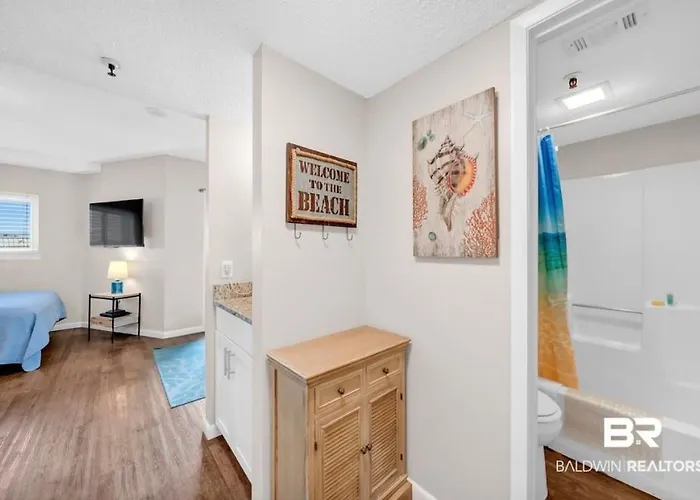 Beachfront Getaway W Pools, Sauna & Ocean Views Apartment