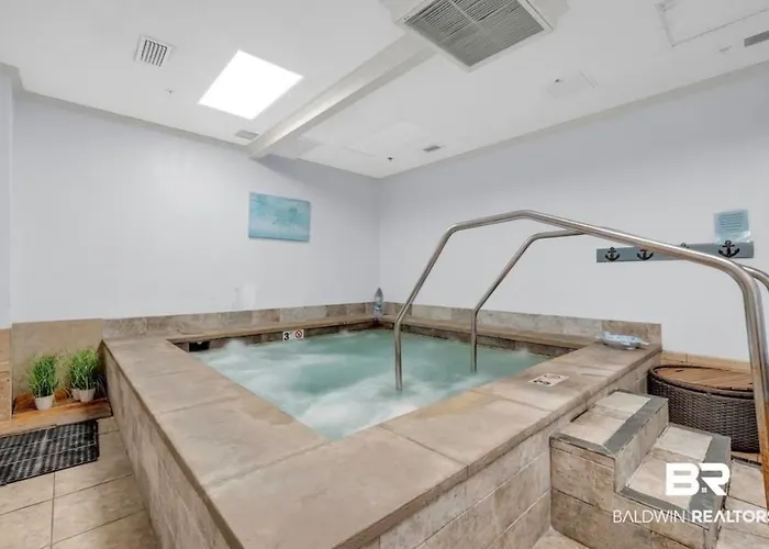 Beachfront Getaway W Pools, Sauna & Ocean Views Apartment