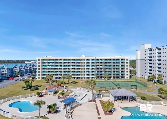 Apartment Beachfront Getaway W Pools, Sauna & Ocean Views