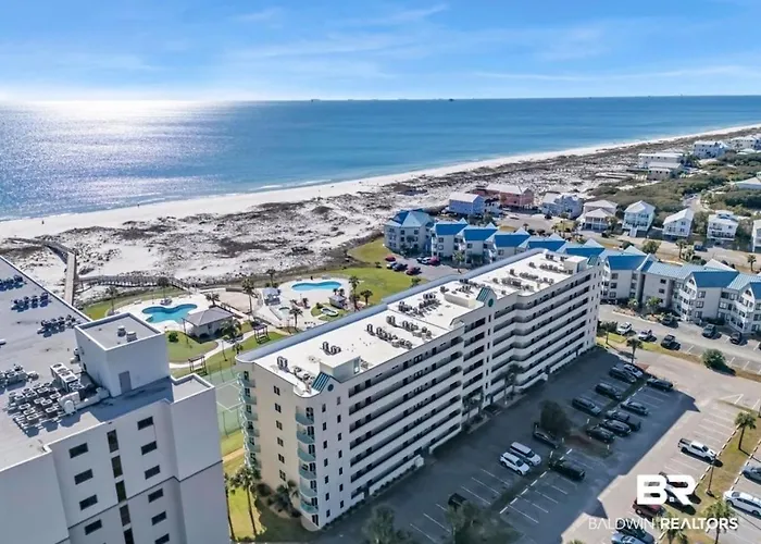 Beachfront Getaway W Pools, Sauna & Ocean Views Apartment *